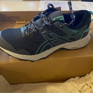 ASICS gel-sonoma. Women’s 7.5. New with tags